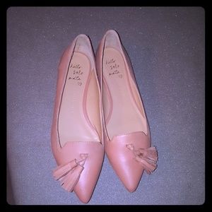 Banana Republic tassled light colored flats